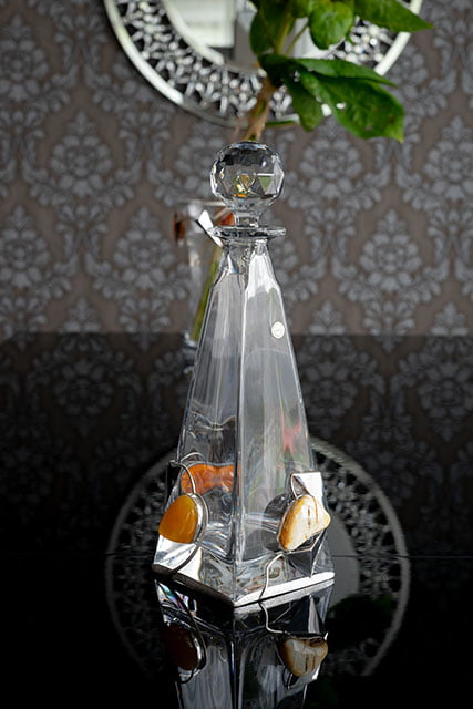 Exclusive crystal decanter in a modern setting. - Arquetta Design